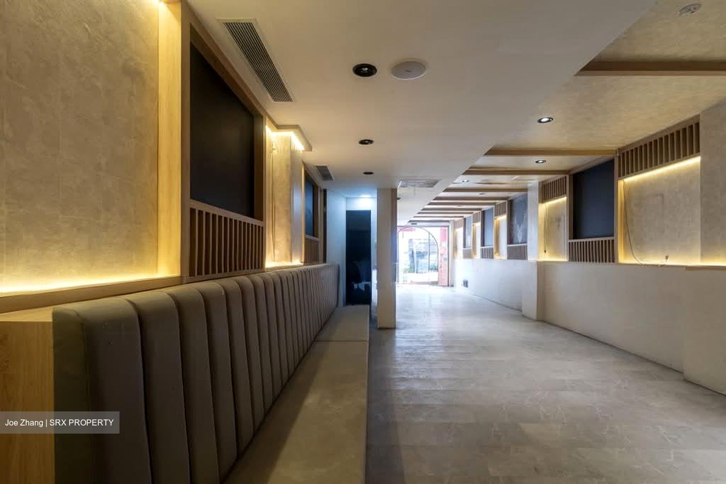 North Bridge Road (D7), Retail #586697461